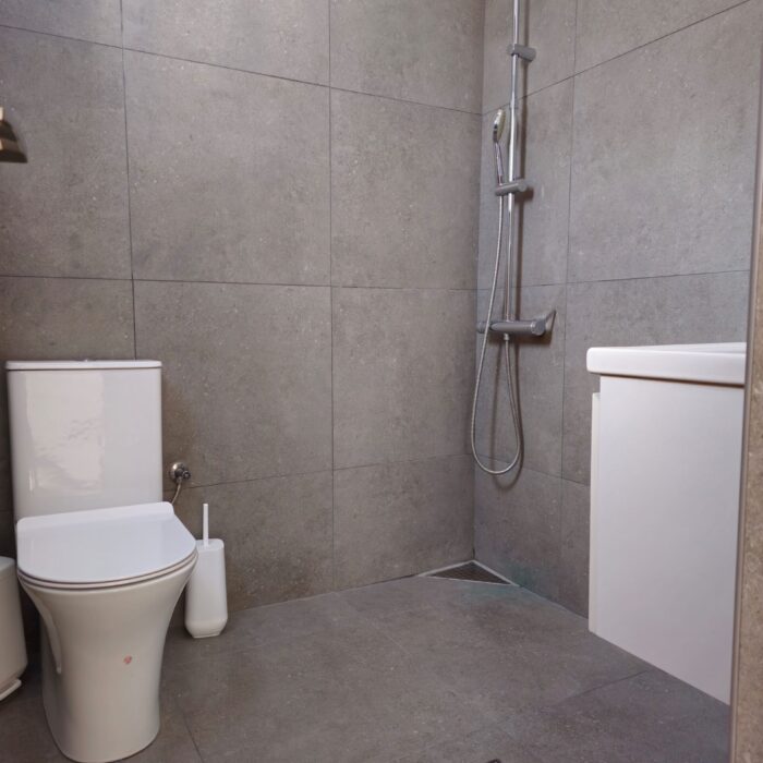 bathroom 3 2024 resize 3672x4896