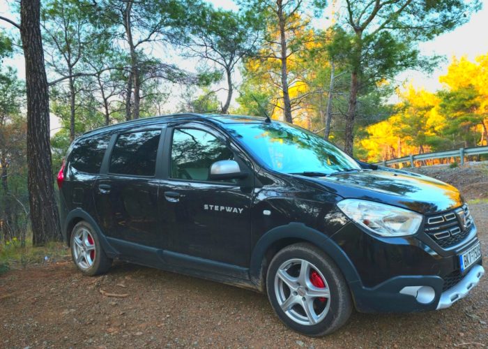 AIRPORT-TRANSFERS-BLACK-CAR-2024